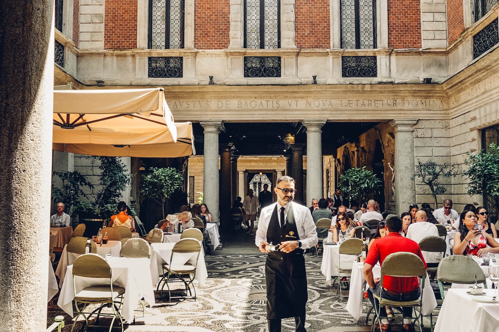 Il Salumaio di Montenapoleone courtyard restaurant Milan
