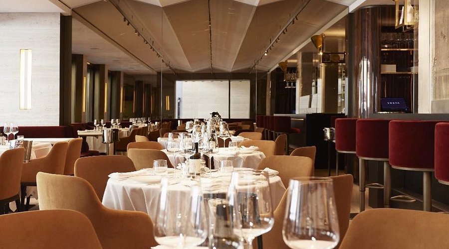 Vesta restaurant Milan Brera dining room